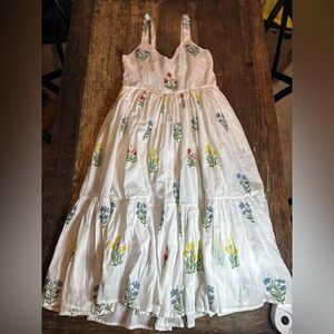 Daydress floral on white midi flowy dress medium